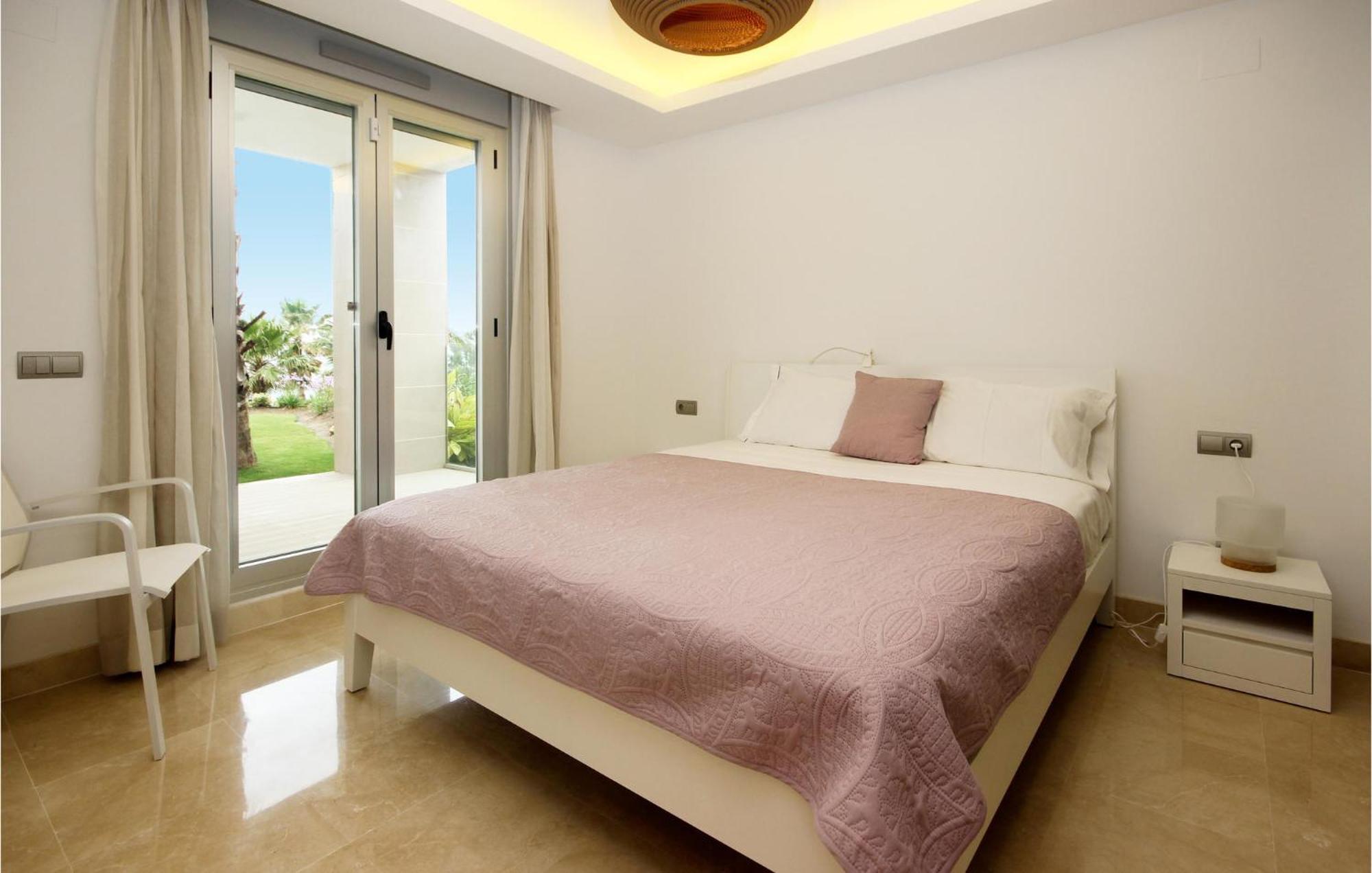 Gorgeous Apartment In Estepona With Wifi Exteriör bild